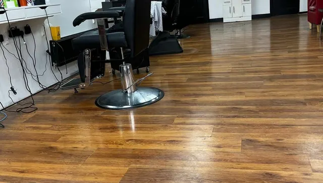 Inside Loicenzo Style: the chair and wooden floor